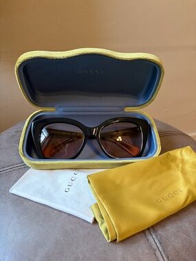 Gucci Black Cat-Eye Sunglasses with Brown Gradient Lenses
